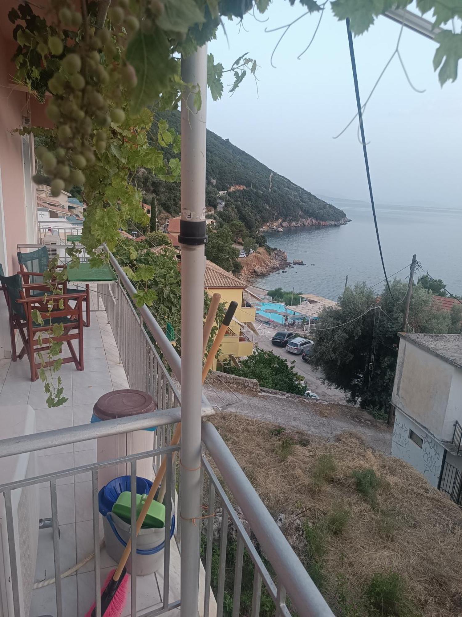 Penthouse Vasiliki Apartment Bagian luar foto